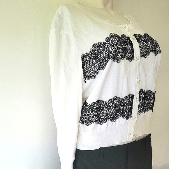 Karl Lagerfeld Paris Black Lace Crop Sweater Size L - Picture 3 of 11